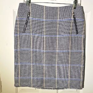 J. Mc Laughlin Classic Blue and White Plaid Women's Pencile Skirt. Size 8. Lined